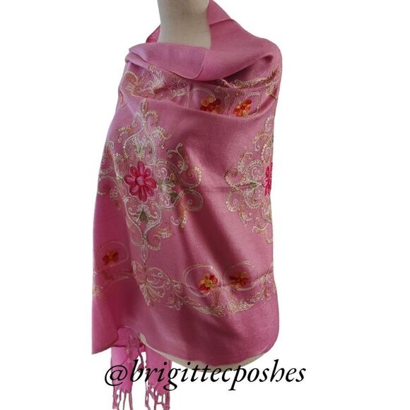 HANDMADE Embroidered Sequined Designed Lavender Shawl - Picture 3 of 13